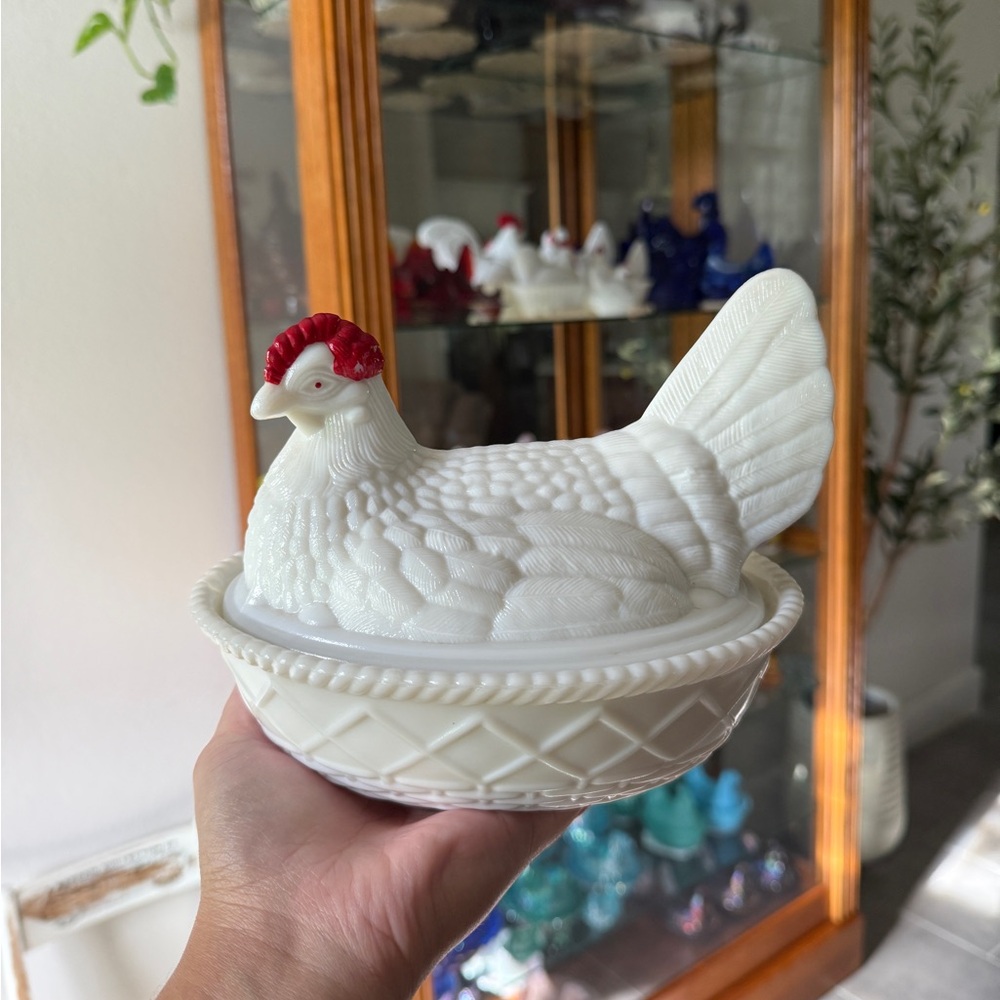 VTG 7” Westmoreland Hen on Nest!